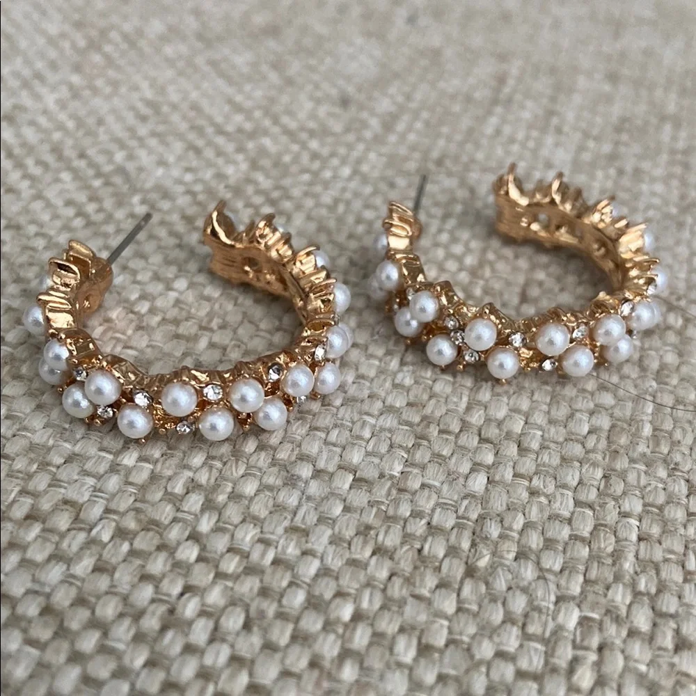 Arya Pearl Statement Hoops